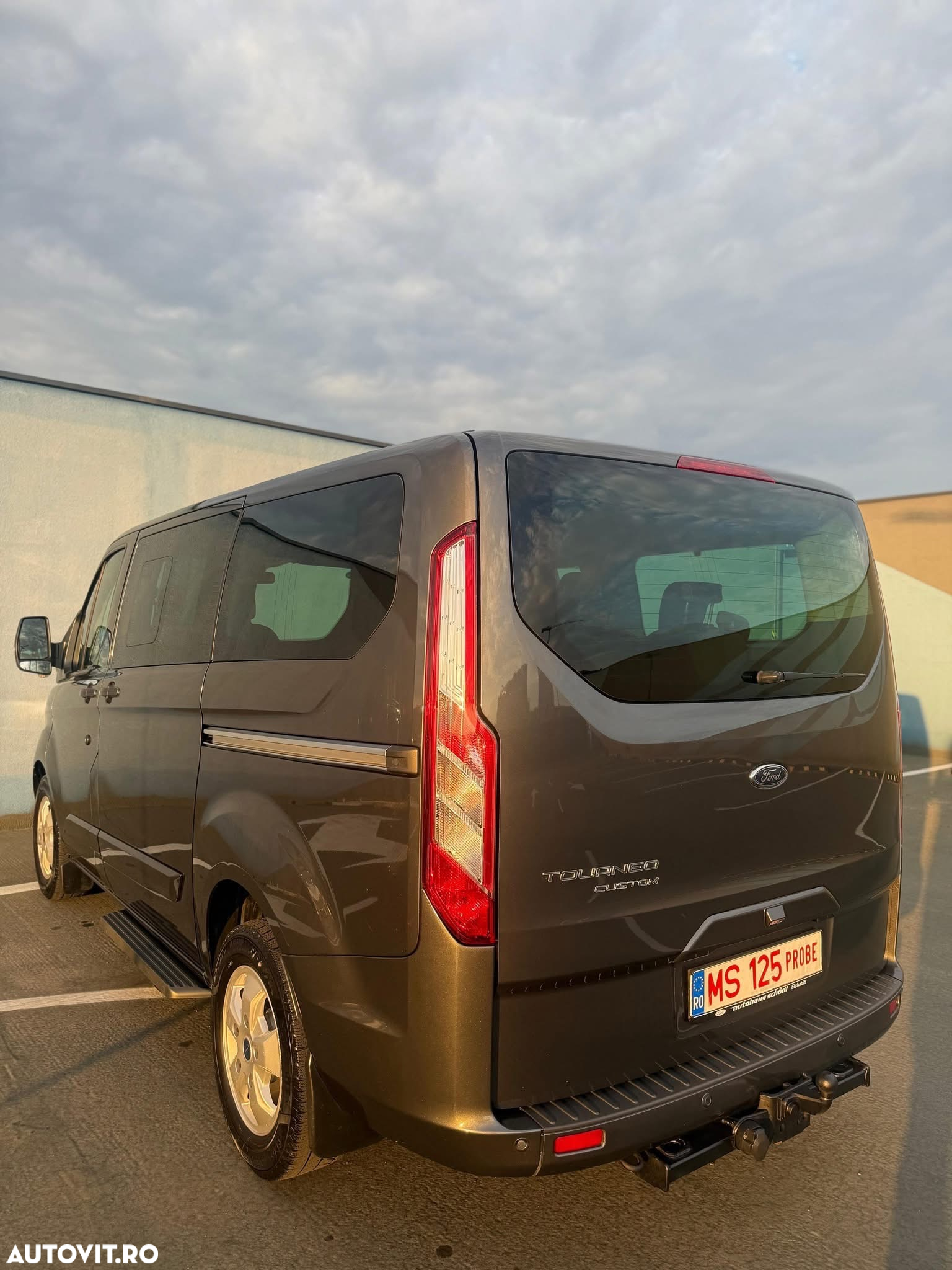 Ford Tourneo Custom Bus 320 2.0 EcoBlue 130 CP L1H1 Titanium - 16
