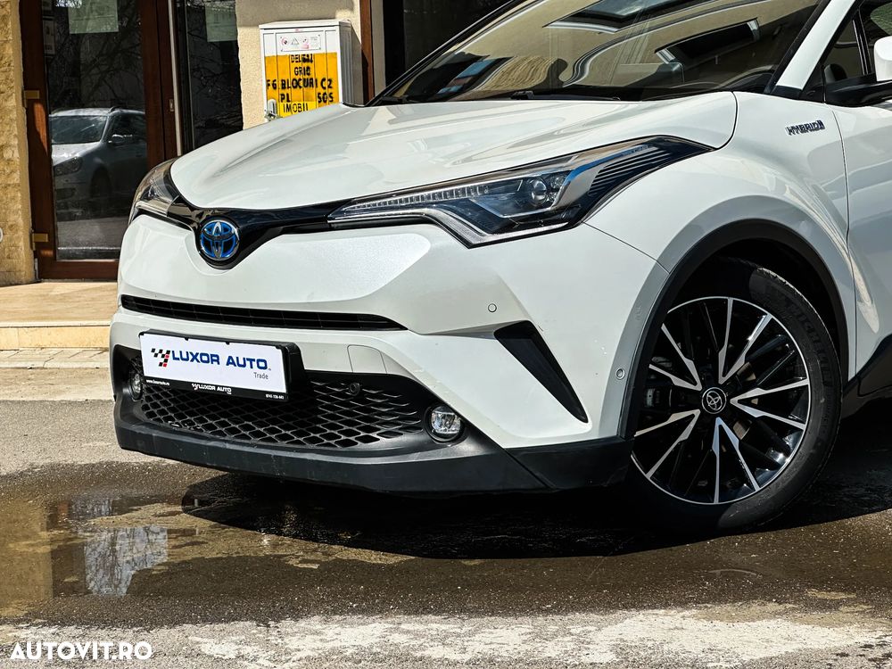 Toyota C-HR ver-1-8-hsd-122-cp-4x2-cvt-style - 3