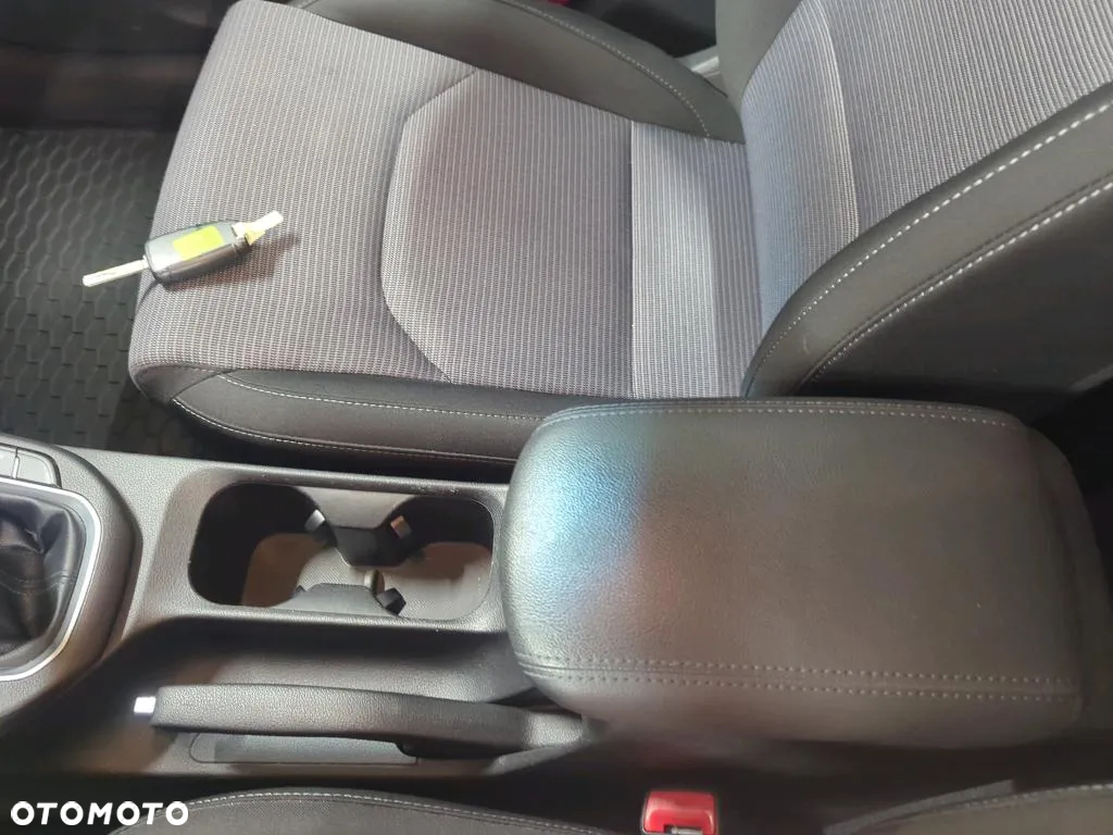 Hyundai i30 1.5 DPI Classic + - 13
