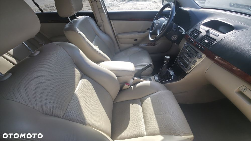 Toyota Avensis - 6