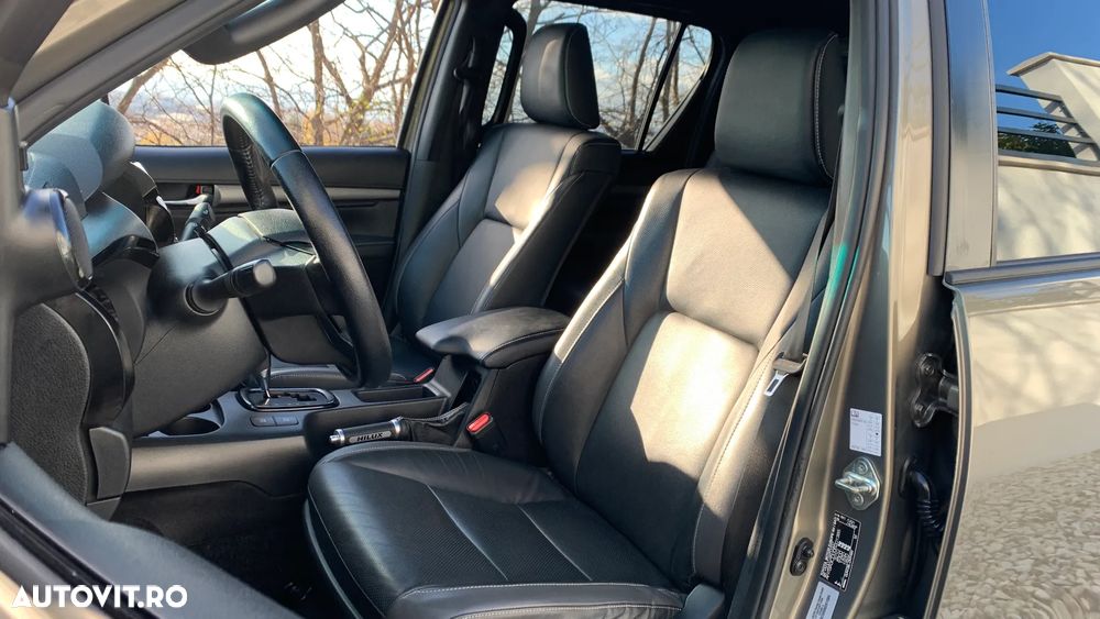 Toyota Hilux 2.8D 204CP 4x4 Double Cab AT Invincible Color Edition - 22