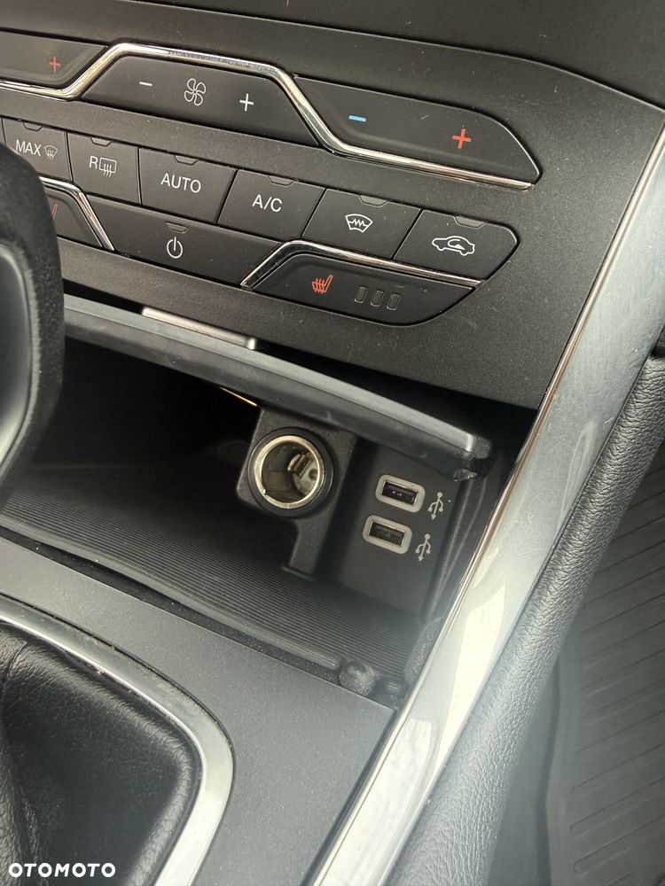 Ford S-Max 2.0 TDCi 4WD Titanium PowerShift - 36