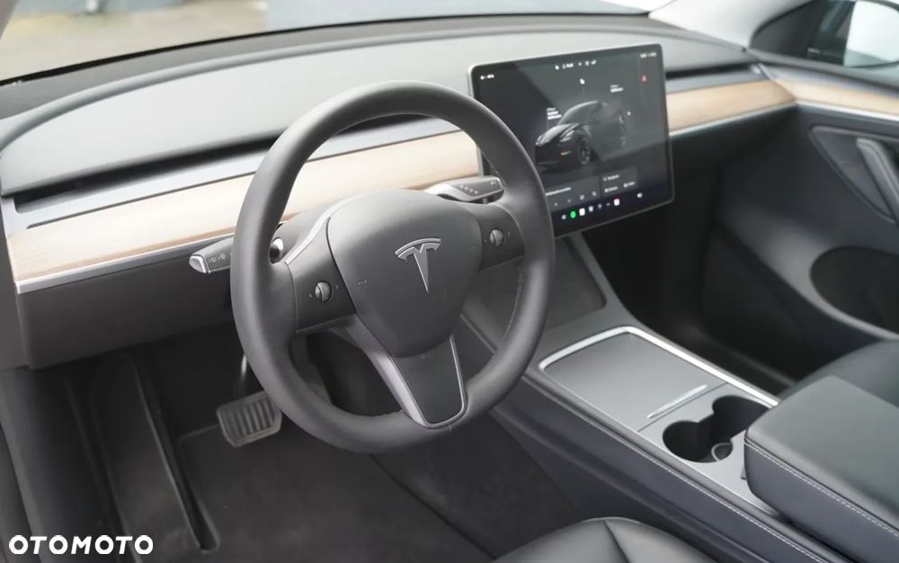 Tesla Model Y - 3