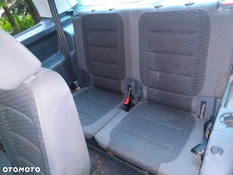 Volkswagen Touran - 9