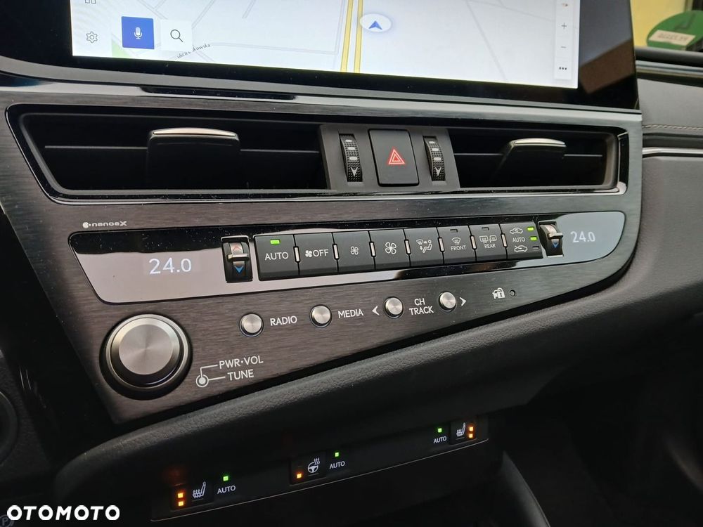 Lexus ES 300h Business Edition - 23