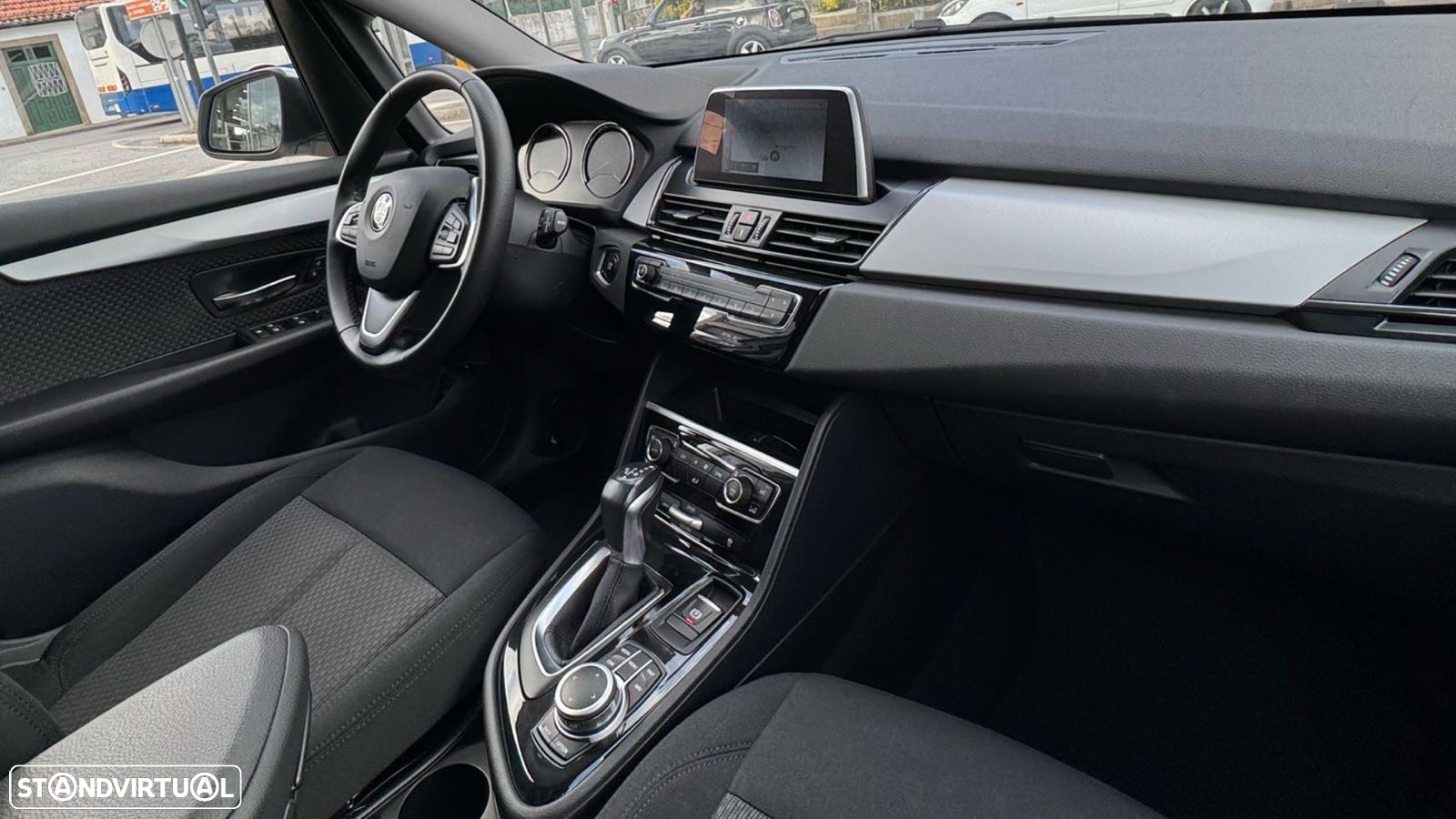 BMW 225xe Active Tourer - 12