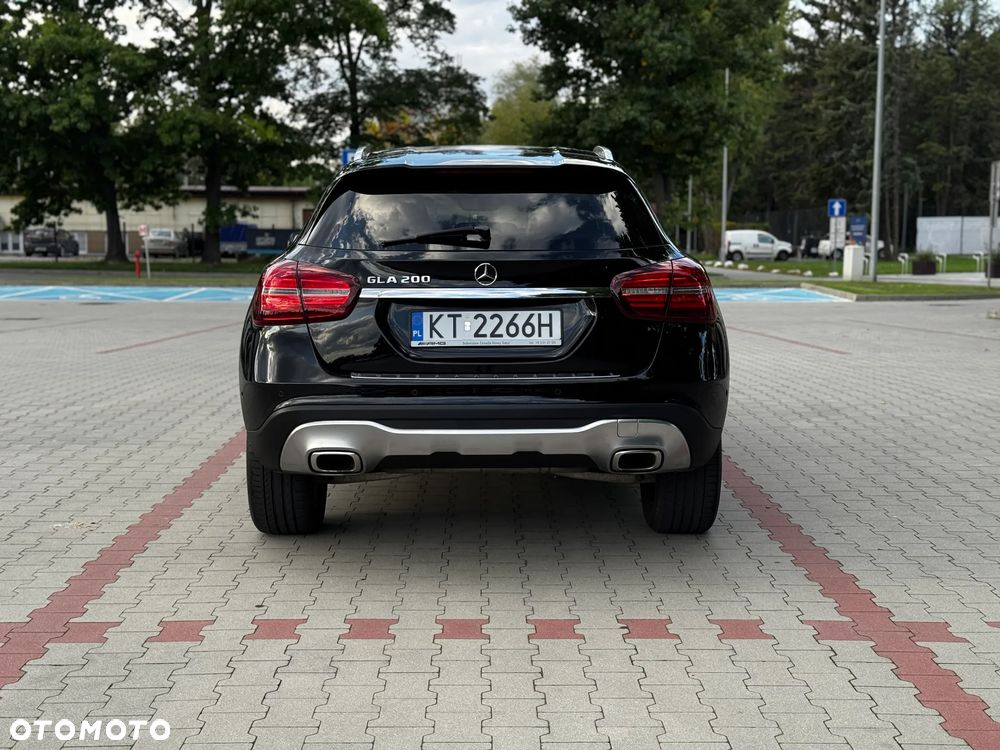 Mercedes-Benz GLA 200 7G-DCT - 3