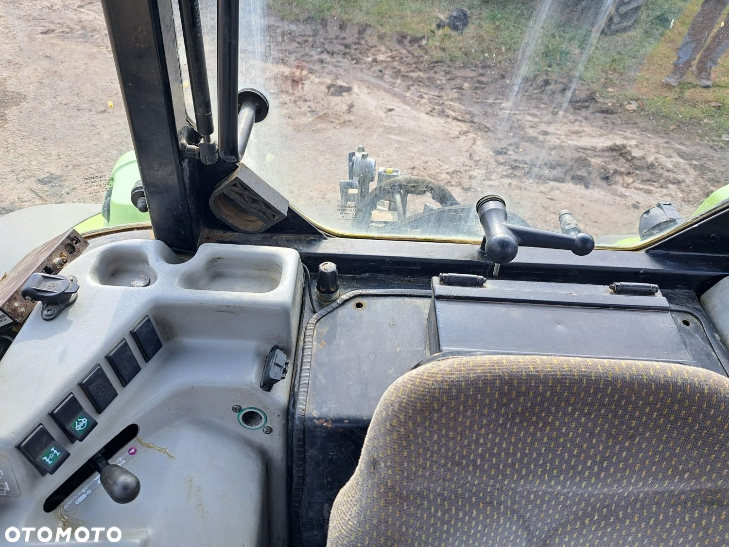 Claas Nexos 240 F 4X4 - 15
