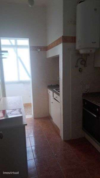 Apartamento T2 - Santa Engrácia - 95 m2, 3º andar - Grande imagem: 3/9