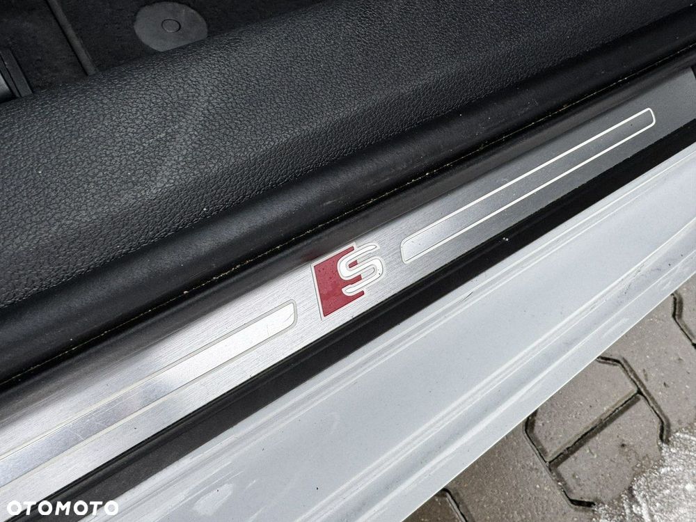 Audi A4 Limousine - 16