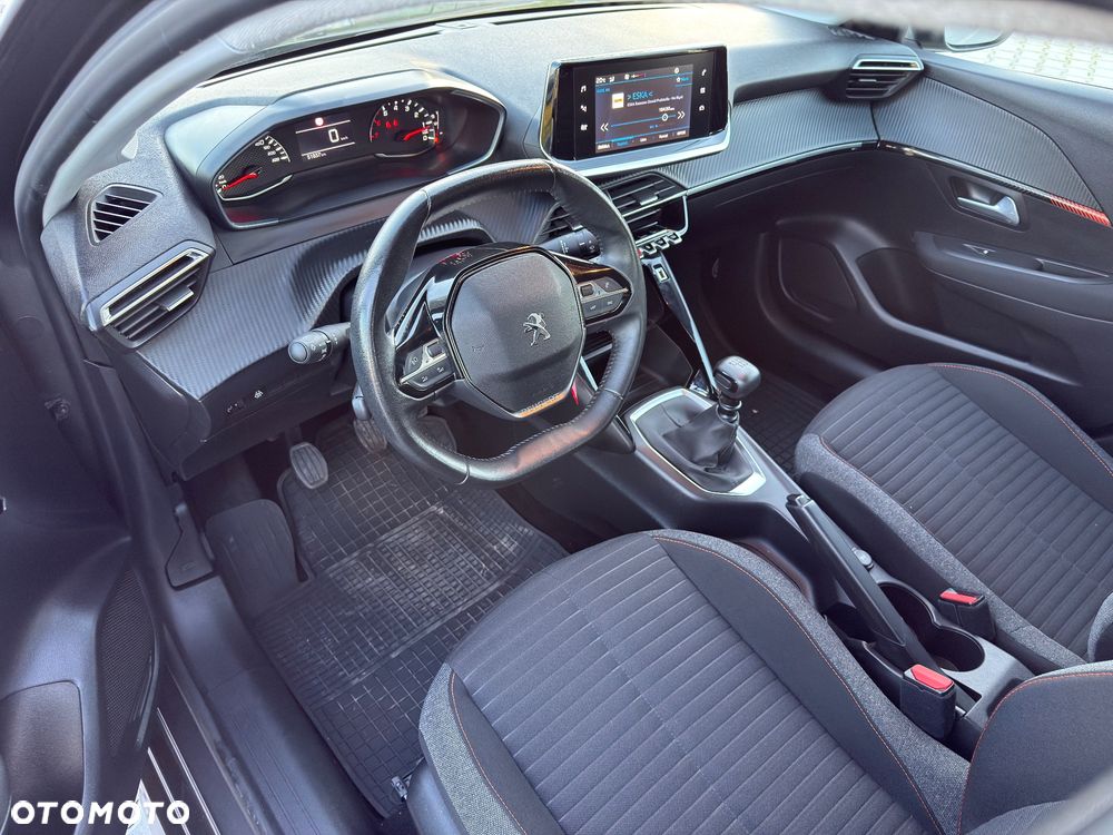 Peugeot 208 - 19