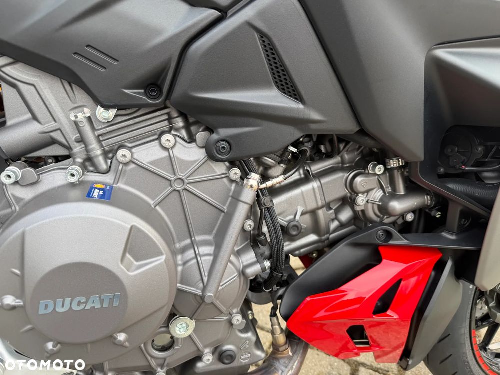 Ducati Streetfighter V2 - 21