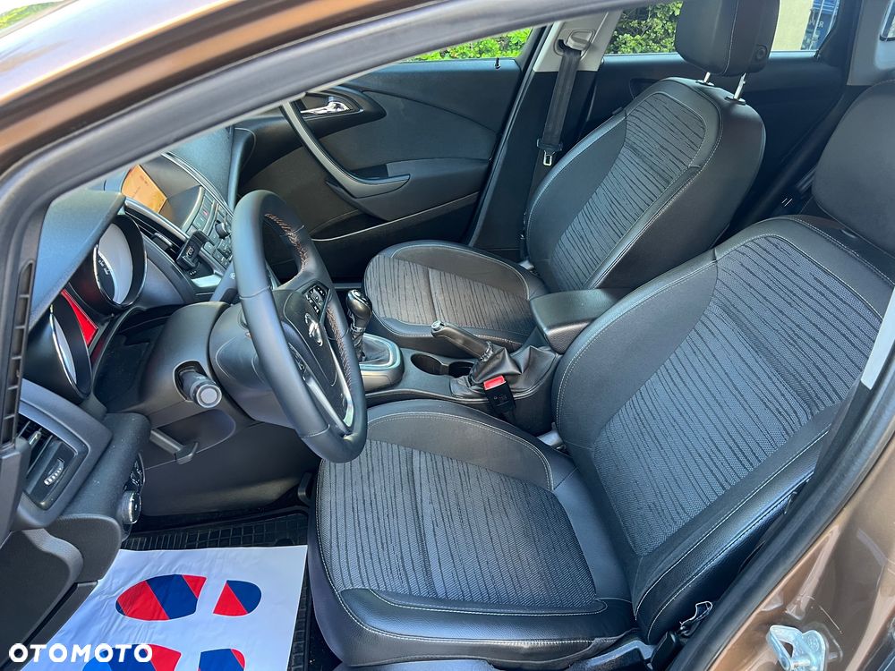 Opel Astra 1.4 T Cosmo S&S - 22