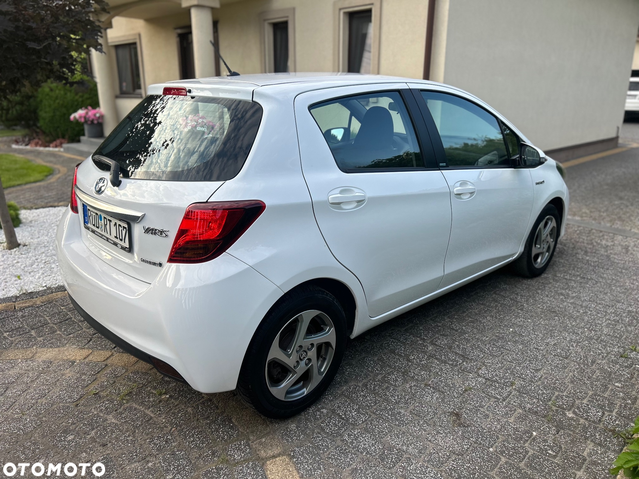 Toyota Yaris Hybrid 100 Premium - 7