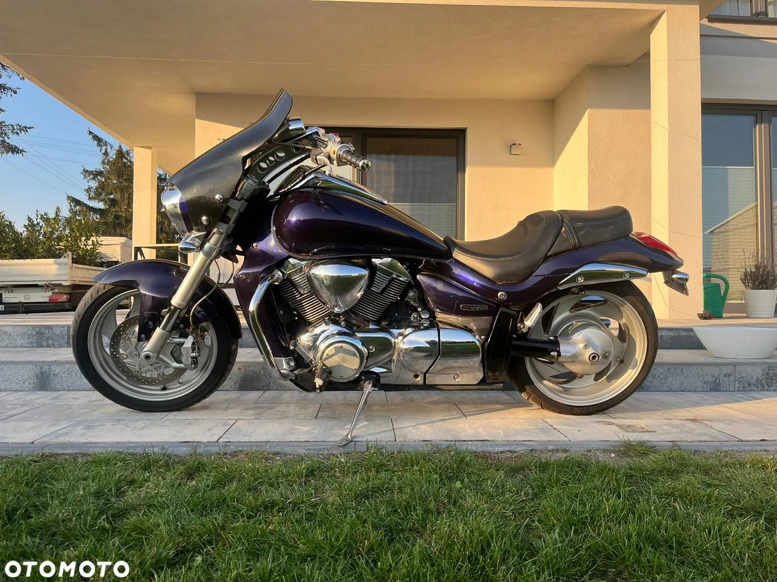 Suzuki Intruder - 2