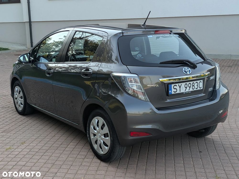 Toyota Yaris Hybrid 100 Premium - 4