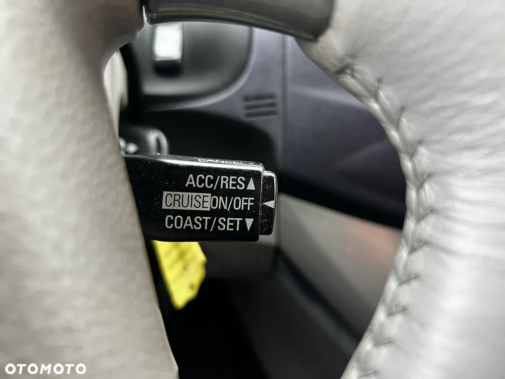 Mitsubishi Grandis 2.4 Intense - 21