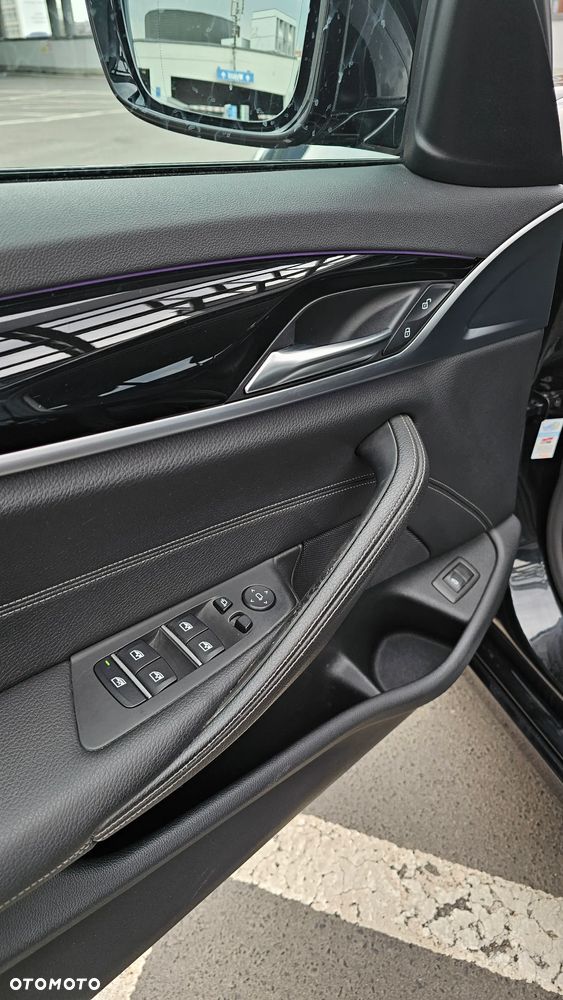 BMW Seria 5 518d Sport Line - 13