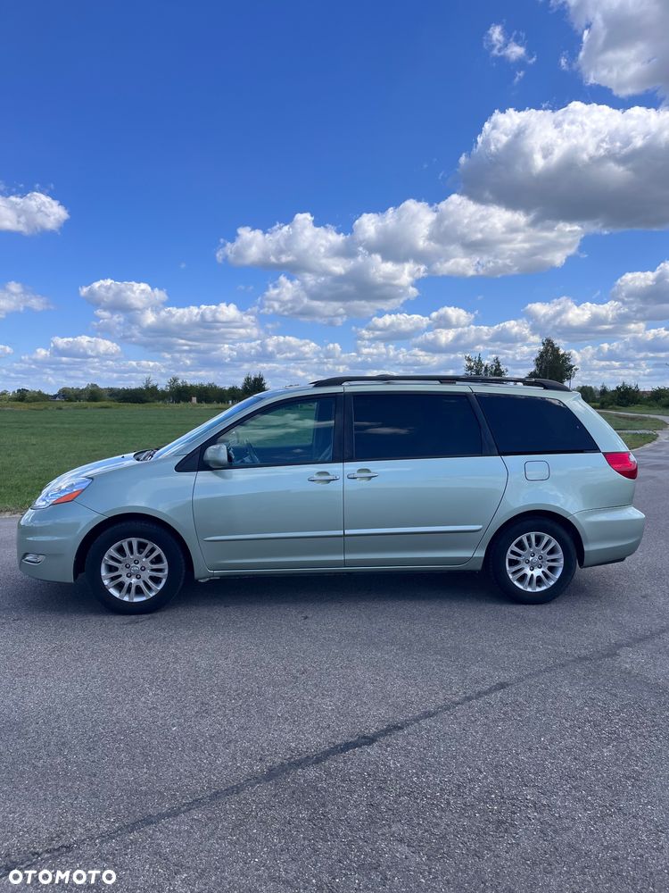 Toyota Sienna - 3