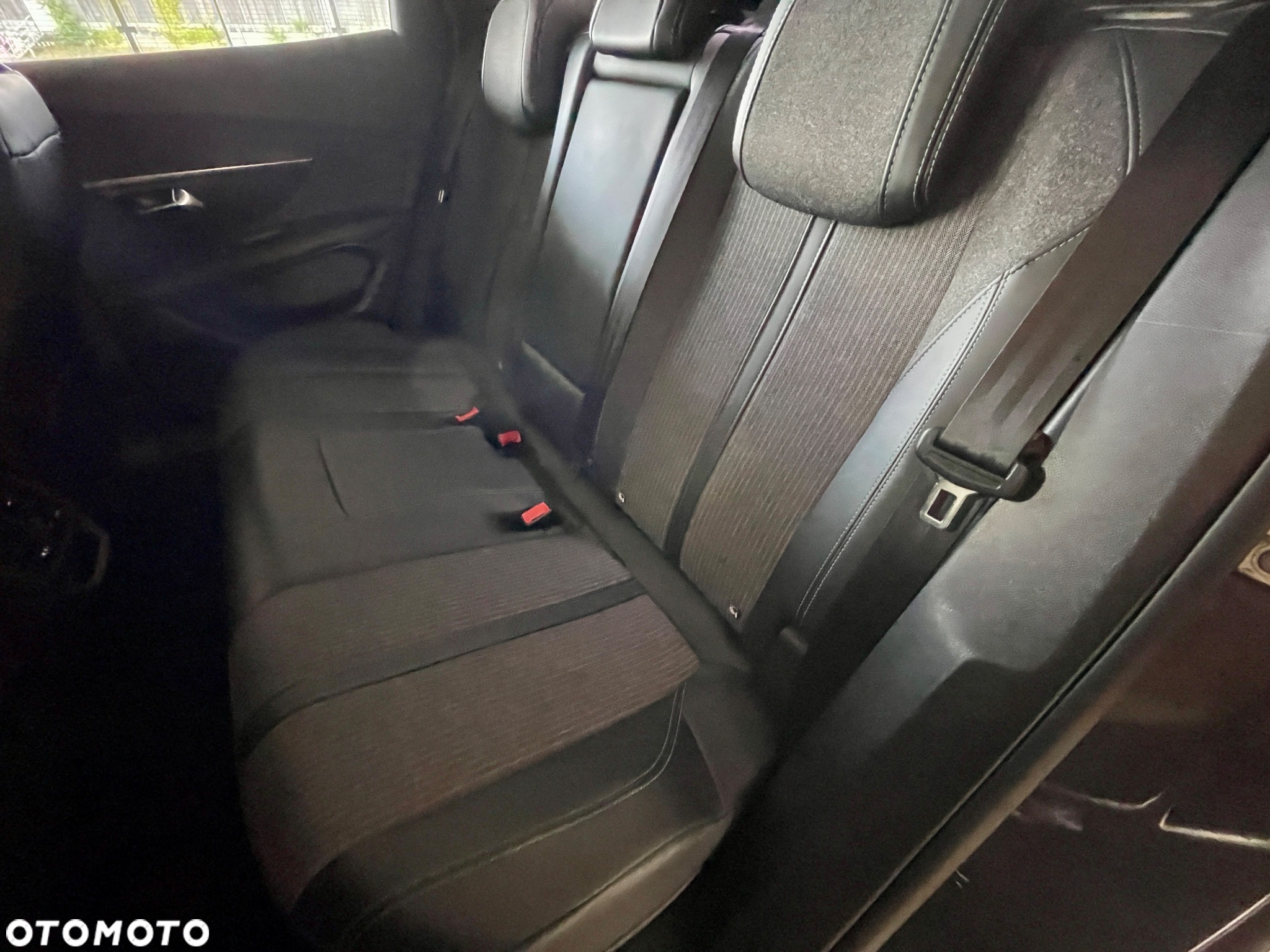 Peugeot 3008 Hybrid 225 e-EAT8 Allure - 24