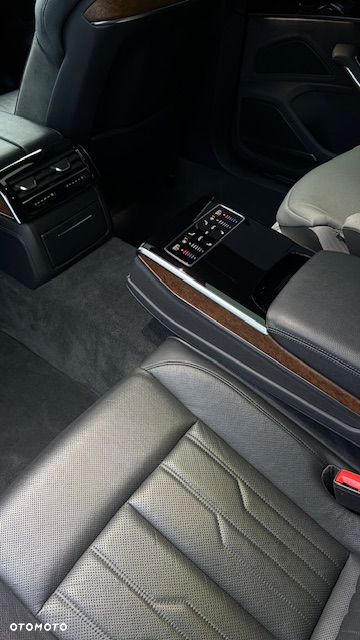 Audi A8 L 55 TFSI quattro tiptronic - 11