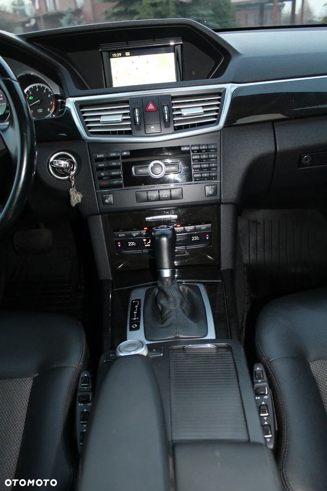 Mercedes-Benz Klasa E 250 CGI BlueEFFICIENCY 7G-TRONIC Avantgarde - 21