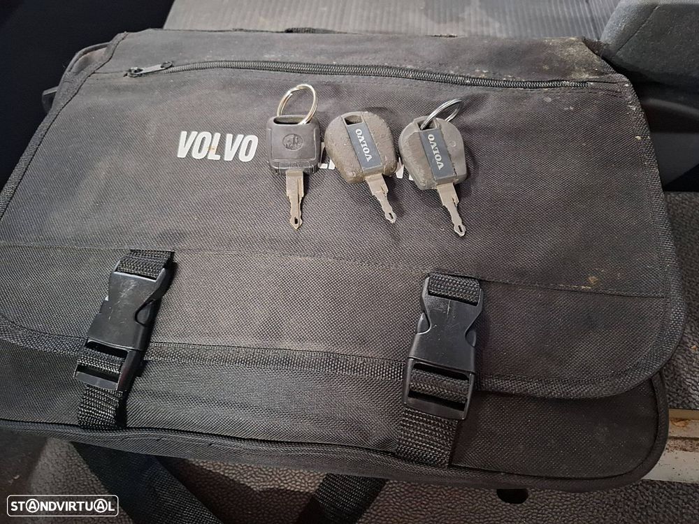 Volvo FL 240.12 11990 560TONELADAS COM PLATAFORMA CAIXA - 10