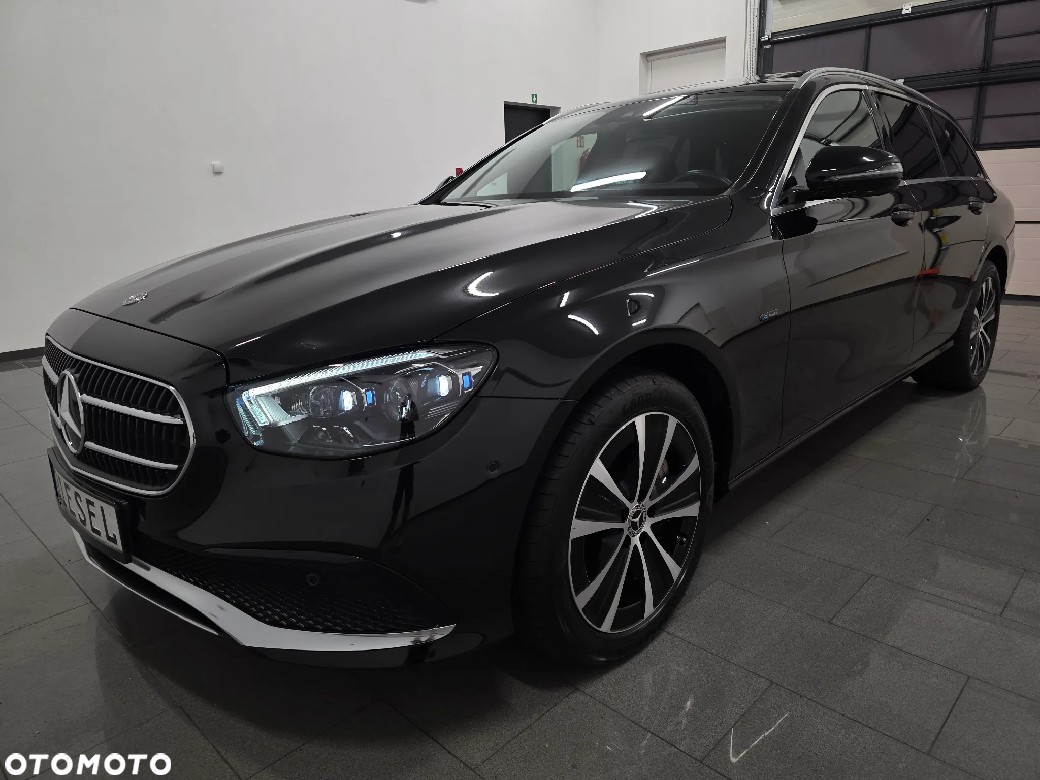 Mercedes-Benz Klasa E 220 d 4Matic 9G-TRONIC AMG Line - 2