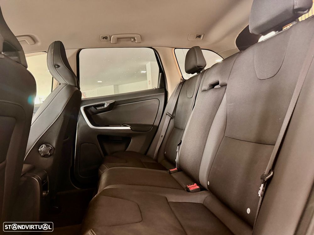 Volvo XC 60 2.0 D4 Momentum - 23