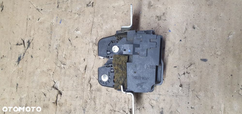 Zamek klapy bagażnika Mercedes W245 A1697400035 - 3