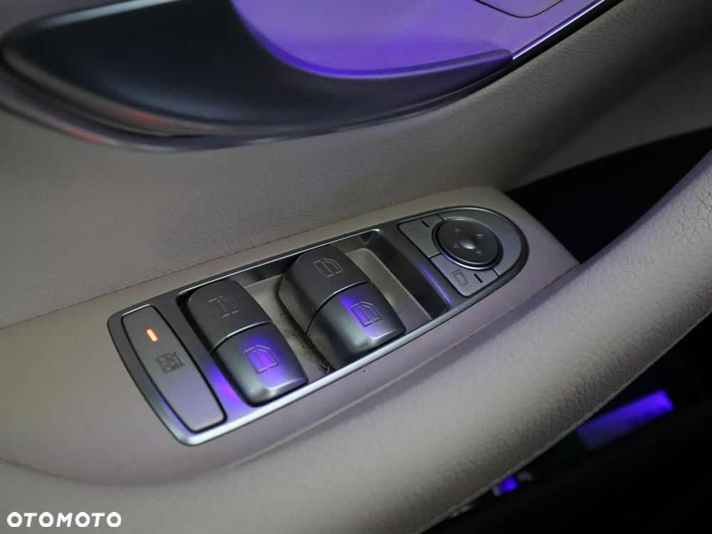 Mercedes-Benz Klasa E 300 de Avantgarde - 39