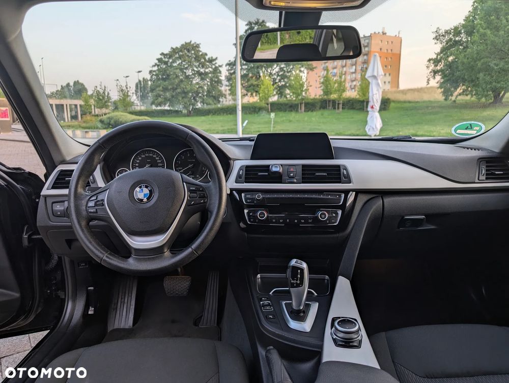 BMW Seria 3 318i - 7