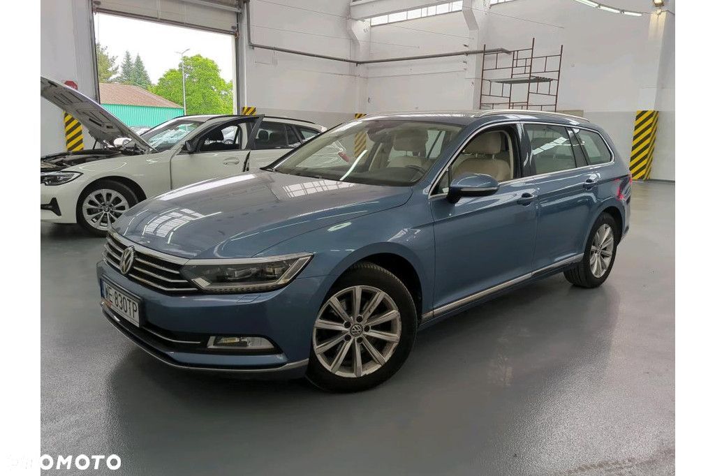 Volkswagen Passat - 1
