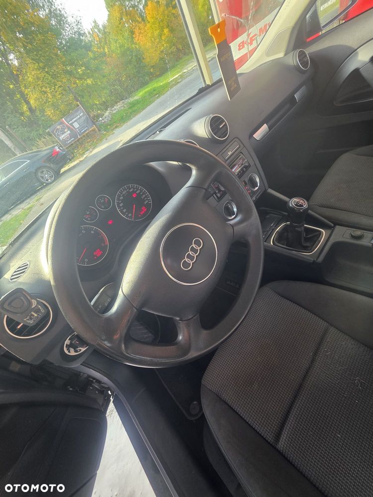 Audi A3 3-drzwiowe 1.6 Attraction - 9