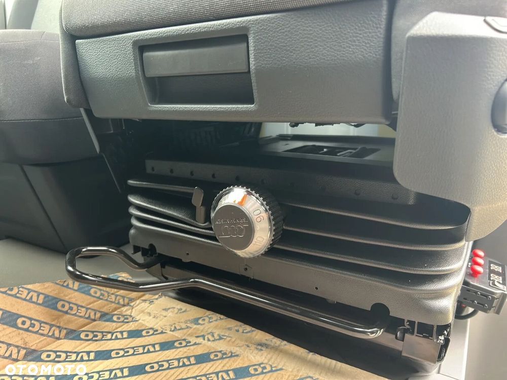 Volkswagen Crafter KONTENER+WINDA/AUTOMAT/35 Podwozie z pojedynczą kabiną 2,0 l 163 KM manual r. o.: 4490 mm - 32