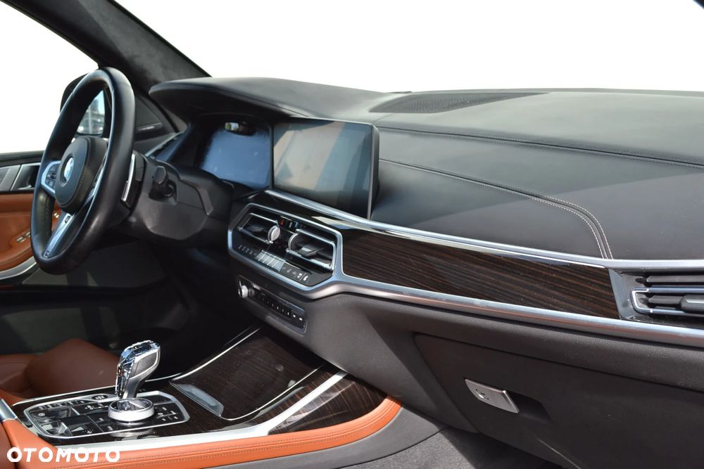BMW X7 M50i sport - 12