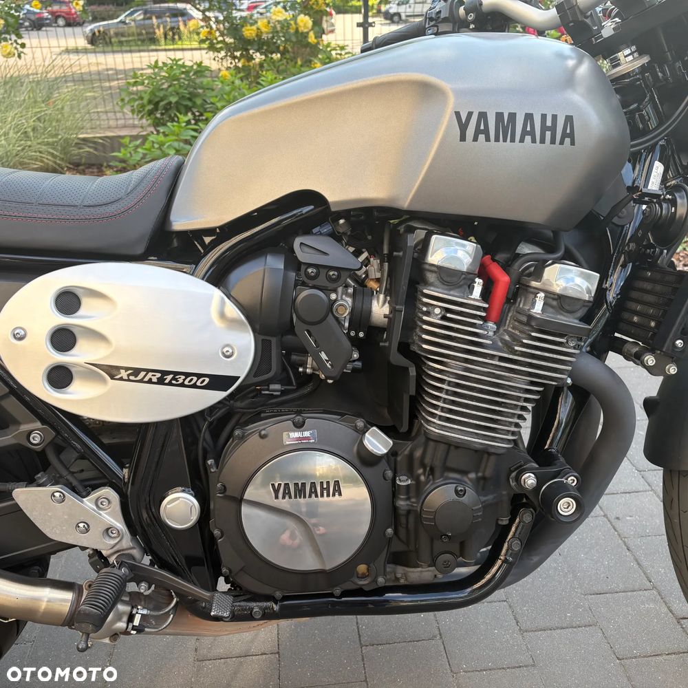 Yamaha XJR - 7