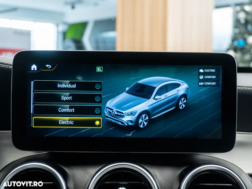 Mercedes-Benz GLC Coupe 300 e 4Matic 9G-TRONIC AMG Line Plus - 29