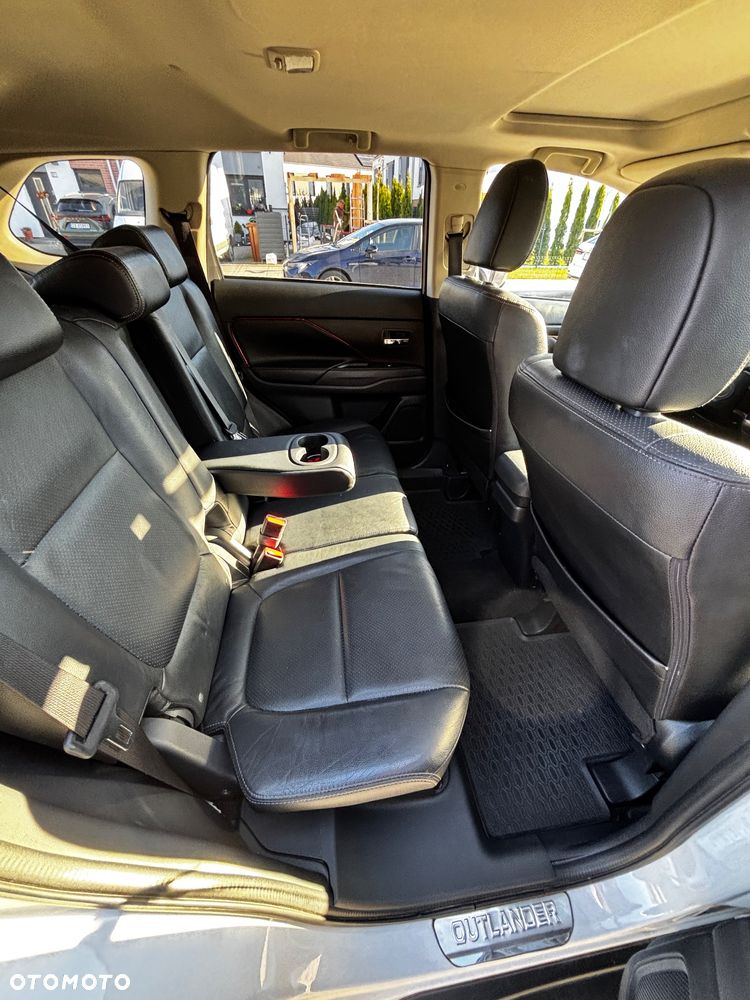 Mitsubishi Outlander 2.0 Intense + Navi 4WD CVT - 13