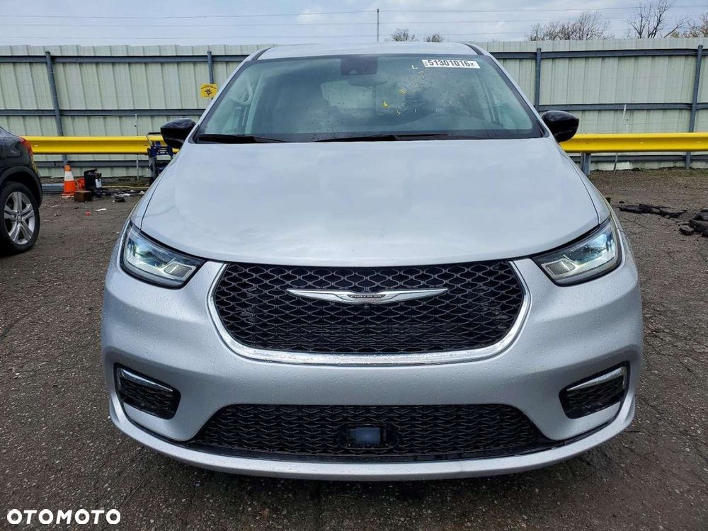 Chrysler Pacifica - 3