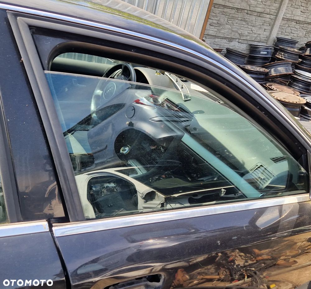 AUDI A4 B6  SZYBA DRZWI PRAWY PRZÓD - 1