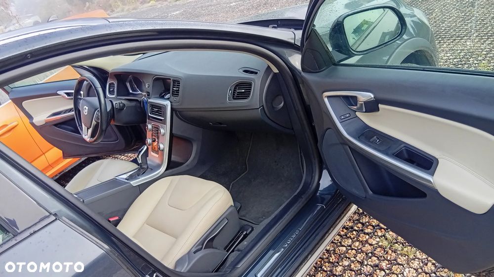 Volvo V60 Cross Country - 10