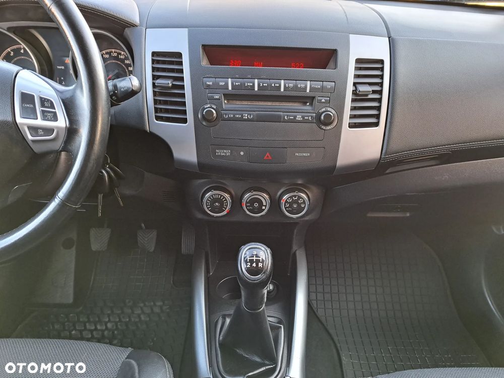Mitsubishi Outlander - 24