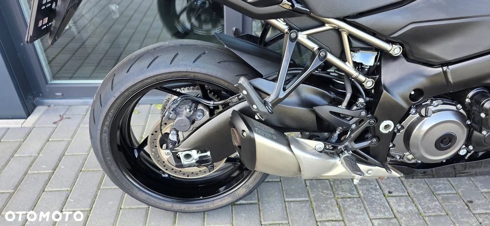 Suzuki GSX - 20