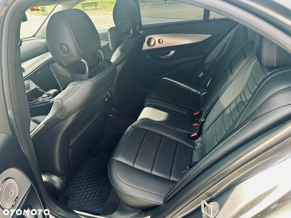 Mercedes-Benz Klasa E 220 d 9G-TRONIC - 22