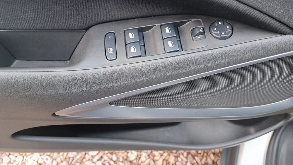 Opel Crossland X - 16