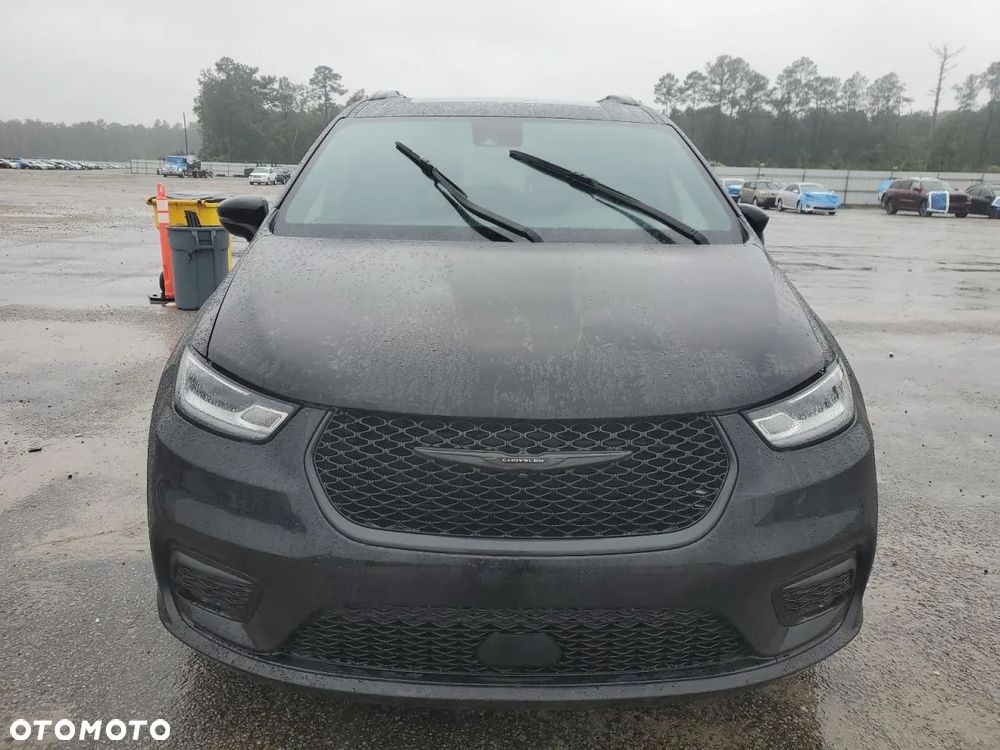 Chrysler Pacifica - 5