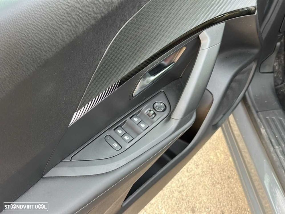 Peugeot 2008 1.2 Hybrid Allure e-DCS6 - 12