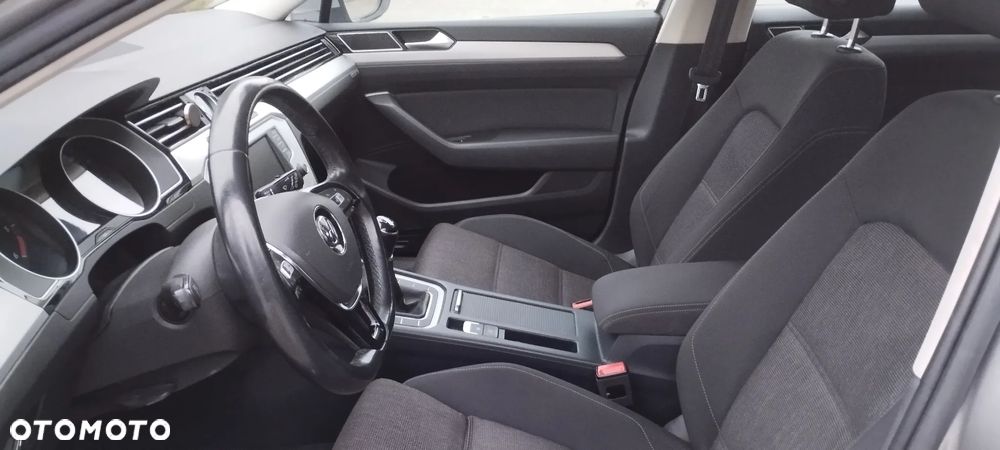Volkswagen Passat 1.6 TDI BMT Comfortline - 3