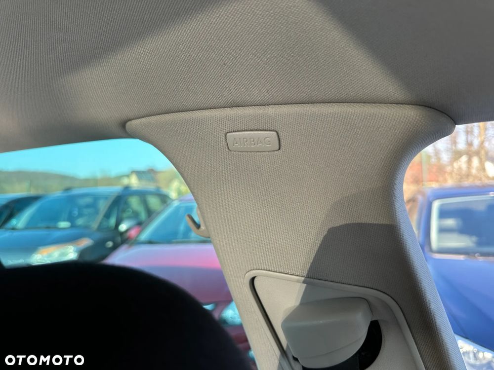 Volkswagen Golf 1.6 TDI DPF BlueMotion - 25